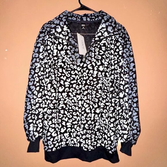 DAZY Women's 1/4 Zip Black Gray Cheetah Print Pullover Sweater NWT Size Medium - Picture 1 of 10